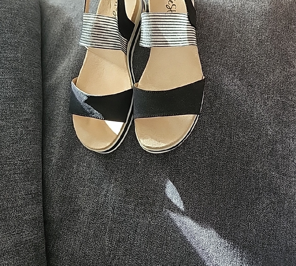 Lifestride Velocity Zing Black and White Striped Sandals 9.5W - Picture 5 of 5